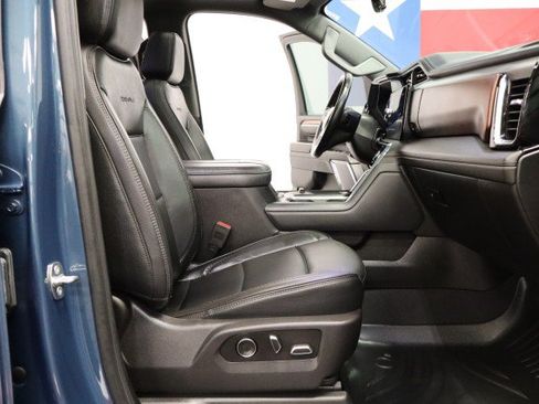 Used 2024 GMC Sierra 2500 Denali w/ Denali Reserve Package AWD/4WD image 8