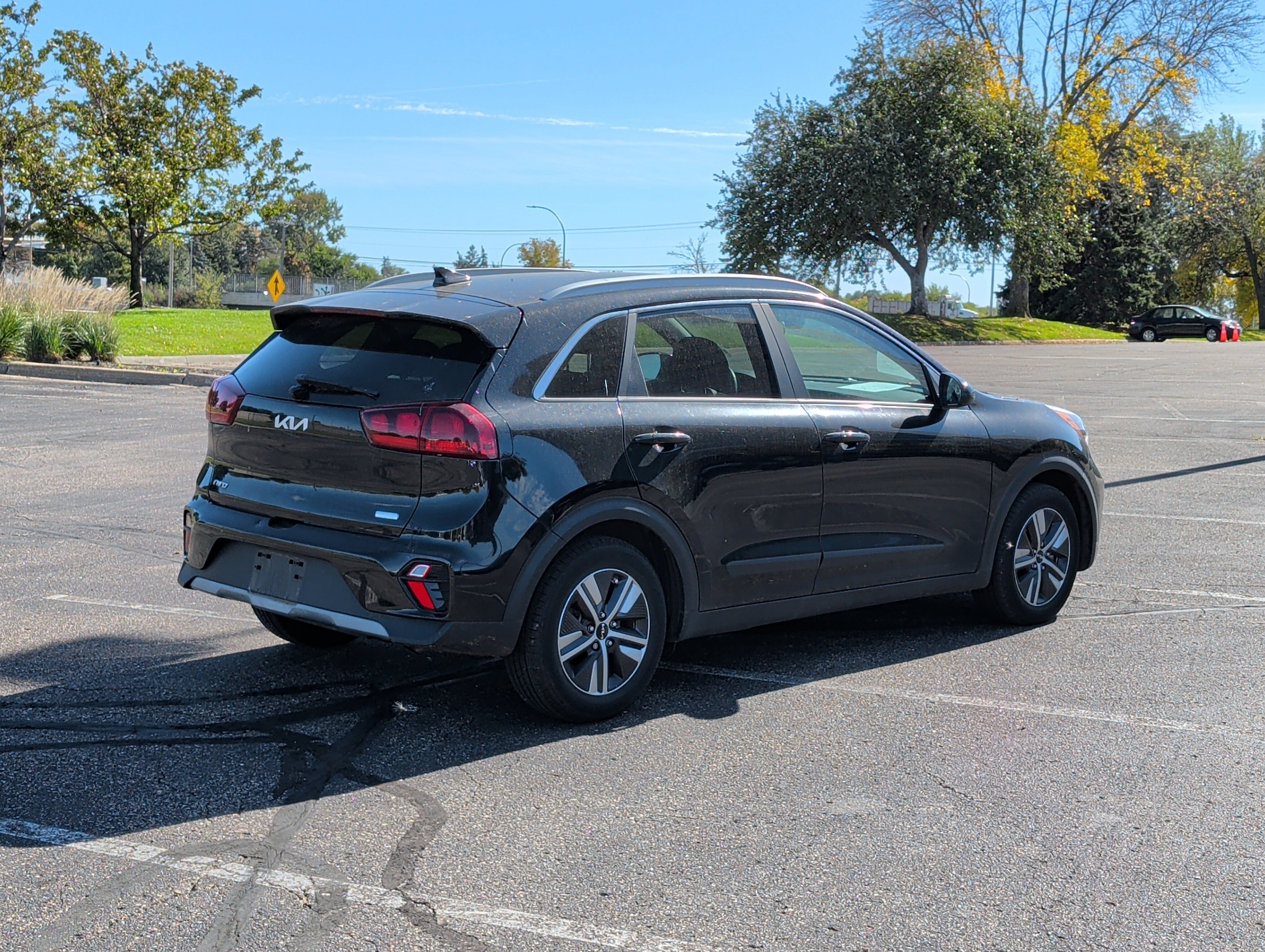 Used 2022 Kia Niro LXS w/ Digital Cluster Package FWD image 4