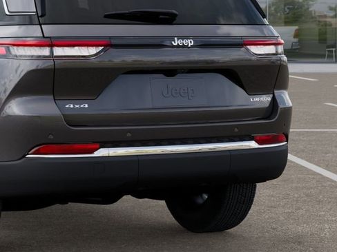 New 2025 Jeep Grand Cherokee Laredo w/ Trailer Tow Package image 13