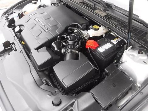 Used 2017 Lincoln Continental Select w/ Climate Package image 24