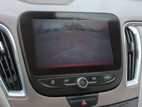 Used 2016 Chevrolet Malibu LT w/ Leather Package FWD image 19