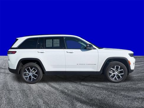 Used 2025 Jeep Grand Cherokee Limited w/ Luxury Tech Group II AWD/4WD image 3