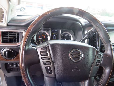 Used 2018 Nissan Titan Platinum Reserve w/ Platinum Utility Package image 11