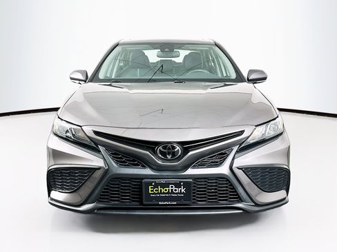 Used 2023 Toyota Camry SE image 2
