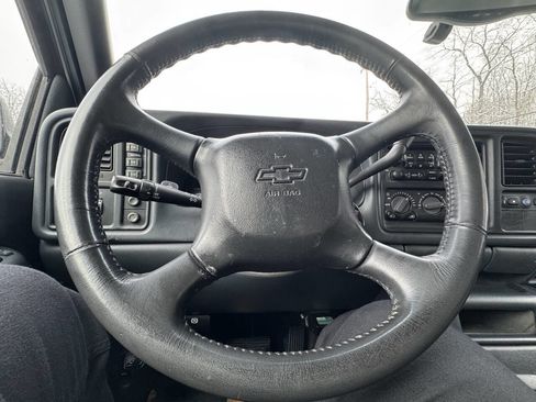 Used 2002 Chevrolet Avalanche 4x4 w/ North Face Edition image 28