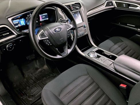 Used 2018 Ford Fusion SE w/ Fusion SE Technology Package image 12