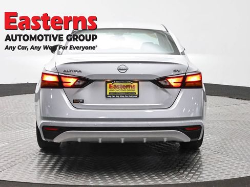 Used 2024 Nissan Altima 2.5 SV FWD image 6