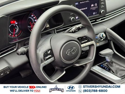 Certified 2023 Hyundai Elantra SEL w/ Preferred Accessory Package image 17