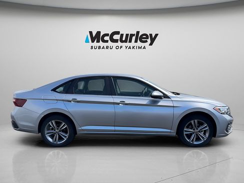 Used 2024 Volkswagen Jetta SE FWD image 8