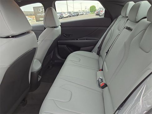 New 2025 Hyundai Elantra Limited image 30