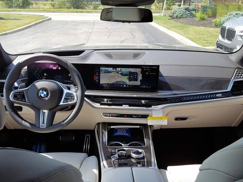 New 2026 BMW X7 M60i image 8