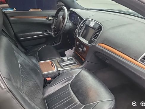 Used 2015 Chrysler 300 C Platinum w/ Harman/Kardon Audio Group RWD image 8