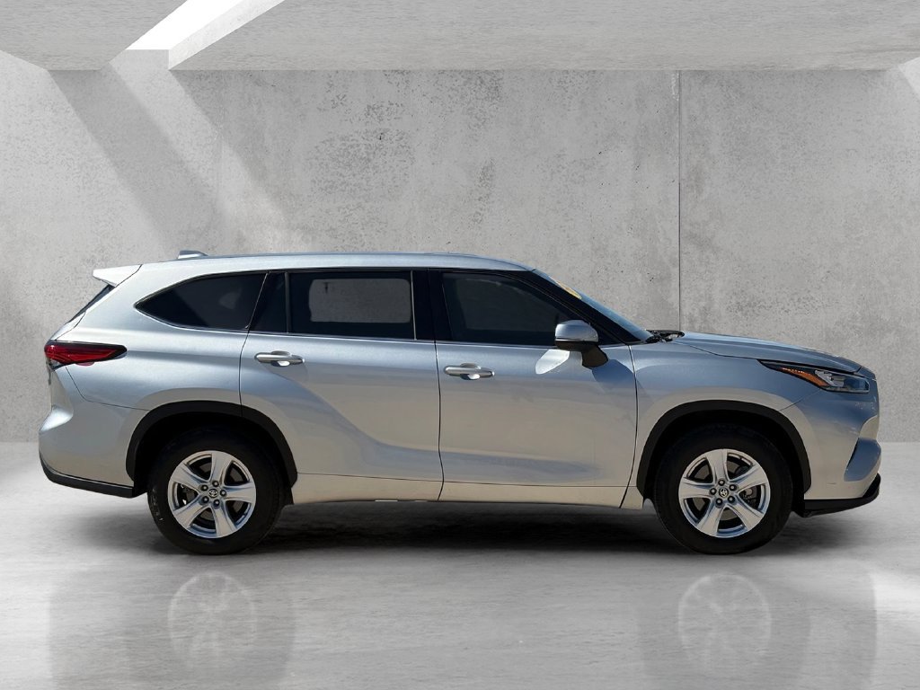 Used 2020 Toyota Highlander LE FWD image 4
