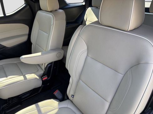 Used 2023 Chevrolet Traverse Premier AWD/4WD image 19