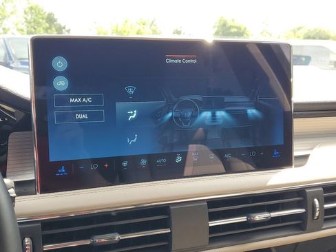 Used 2025 Lincoln Corsair AWD w/ Equipment Group 101A image 31