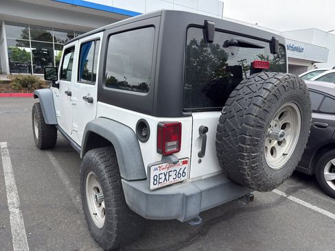 Used 2018 Jeep Wrangler Unlimited Sport w/ Connectivity Group AWD/4WD image 6