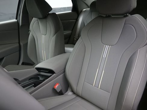 New 2025 Hyundai Elantra Sport image 22