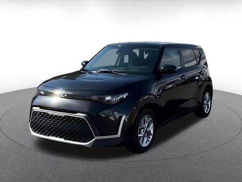 Used 2025 Kia Soul LX w/ LX Technology Package FWD image 4