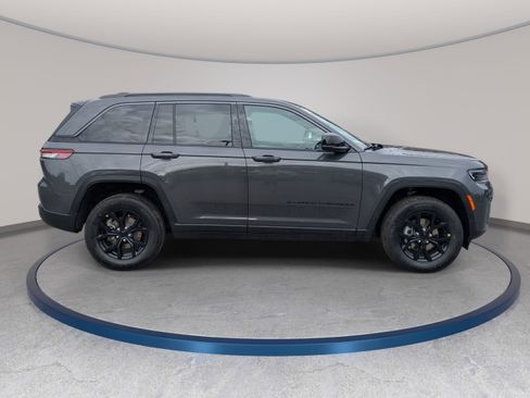 New 2026 Jeep Grand Cherokee Altitude AWD/4WD image 4