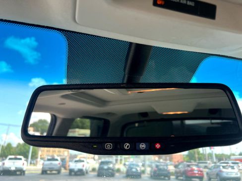 Used 2012 Chevrolet Avalanche LT image 17