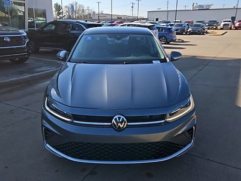 Used 2025 Volkswagen Jetta SEL image 2