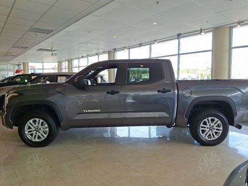 Used 2025 Toyota Tundra SR5 AWD/4WD image 4