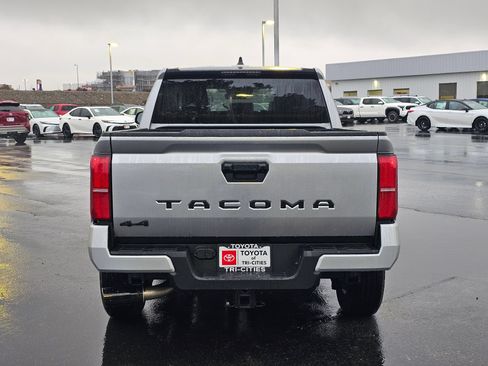 Used 2026 Toyota Tacoma SR5 AWD/4WD image 4