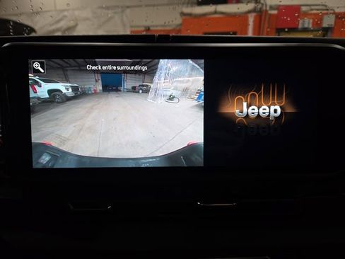 Used 2024 Jeep Gladiator Mojave w/ Convenience Group image 31