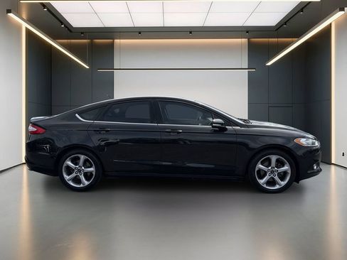 Used 2015 Ford Fusion SE w/ Equipment Group 201A FWD image 7