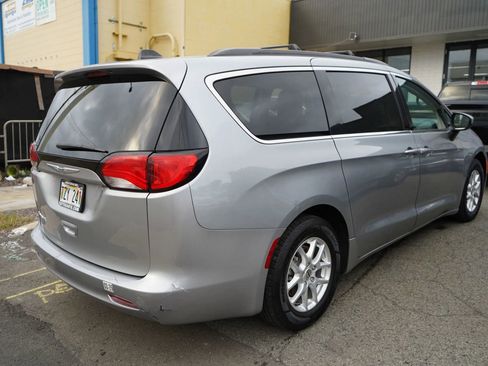 Used 2021 Chrysler Voyager Lxi FWD image 4