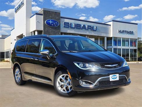 Used 2020 Chrysler Pacifica Limited image 1
