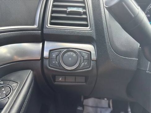 Used 2018 Ford Explorer XLT w/ Equipment Group 201A AWD/4WD image 25