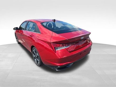 Used 2022 Hyundai Elantra Limited FWD image 2
