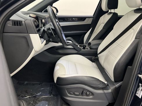 Used 2024 Porsche Cayenne Base image 11