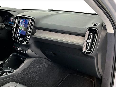 Certified 2023 Volvo XC40 B5 Core w/ Protection Package Premier image 21