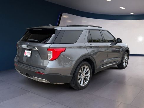 Used 2022 Ford Explorer XLT w/ Equipment Group 202A image 5