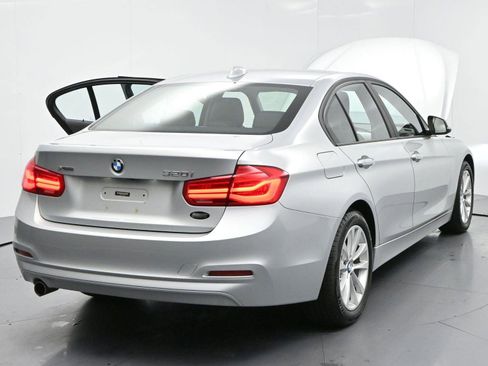 Used 2018 BMW 320i xDrive Sedan w/ Convenience Package AWD/4WD image 38