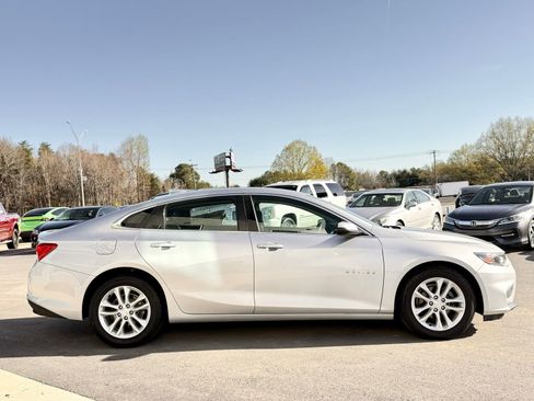 Used 2017 Chevrolet Malibu LT w/ Leather Package image 7
