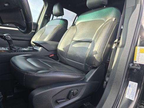 Used 2019 Ford Explorer XLT w/ Equipment Group 202A image 23