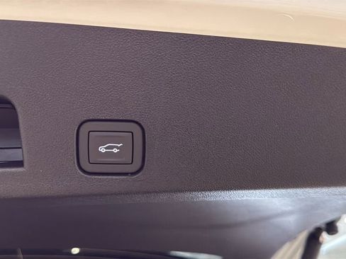 New 2026 GMC Acadia Elevation w/ Elevation Premium Package AWD/4WD image 17