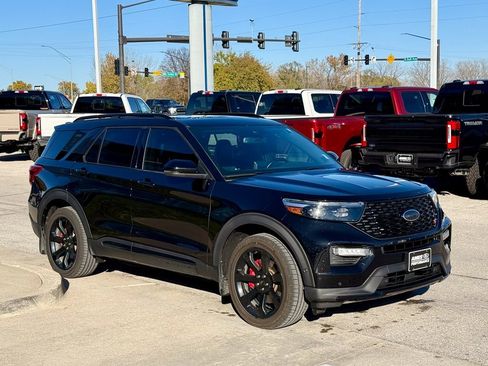 Certified 2020 Ford Explorer ST w/ ST Street Pack image 6