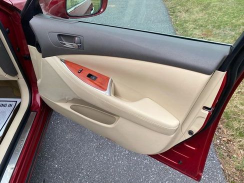 Used 2011 Lexus ES 350 image 25