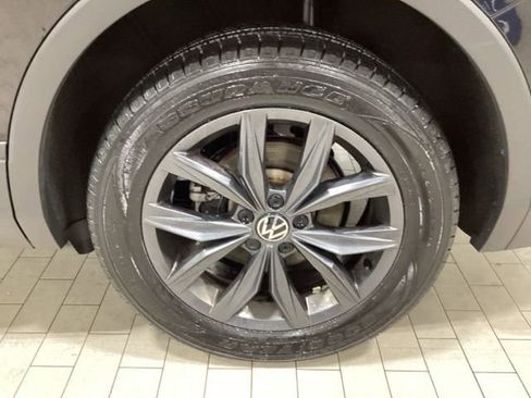 Used 2023 Volkswagen Tiguan SE AWD/4WD image 21