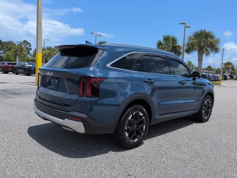 Used 2024 Kia Sorento S w/ Panoramic Sunroof Package FWD image 5