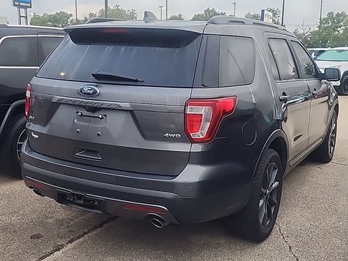 Used 2017 Ford Explorer XLT w/ XLT Appearance Package AWD/4WD image 2