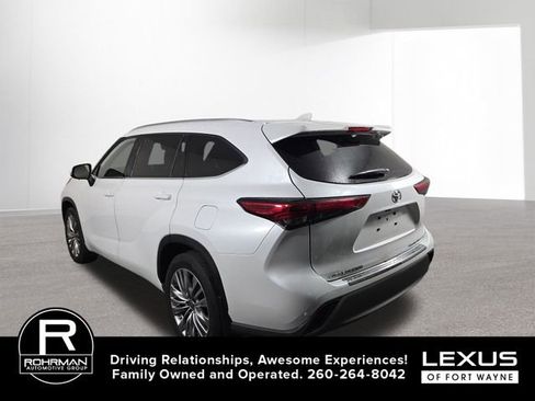 Used 2023 Toyota Highlander Platinum AWD/4WD image 10