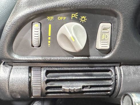 Used 1993 Chevrolet Camaro Z28 RWD image 44
