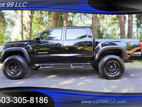 Used 2017 Toyota Tacoma TRD Off-Road w/ Premium & Technology Package AWD/4WD image 1