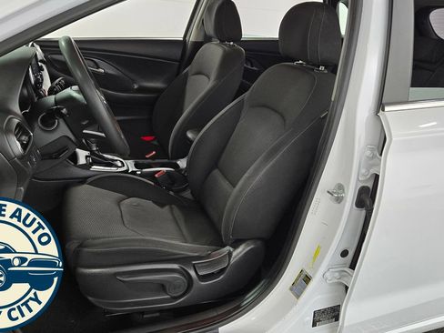 Used 2018 Hyundai Elantra GT FWD image 23