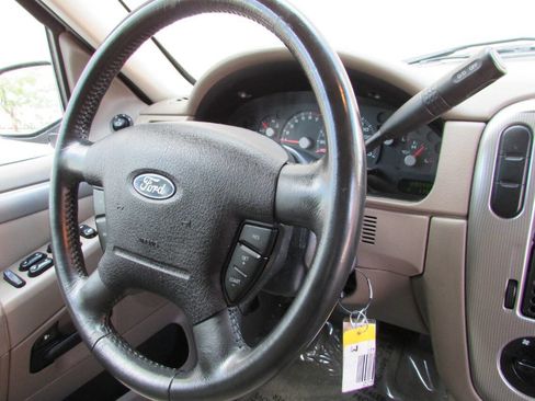 Used 2003 Ford Explorer Sport XLT image 38